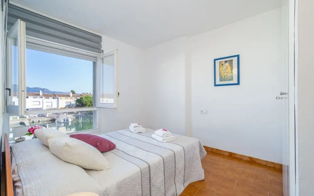 Apartment in Empuriabrava With Canal View