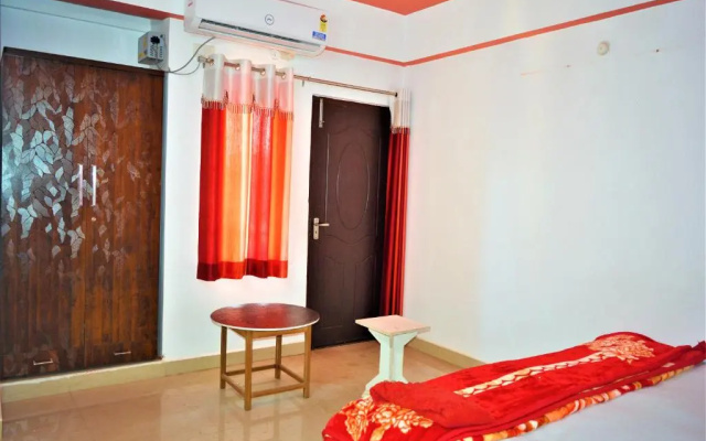 Pretty Garden View, 3BHK Furnished Flat near Kashi Vishwanath Temple