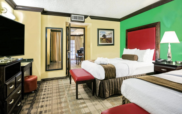 Crowne Plaza Suites Houston Southwest
