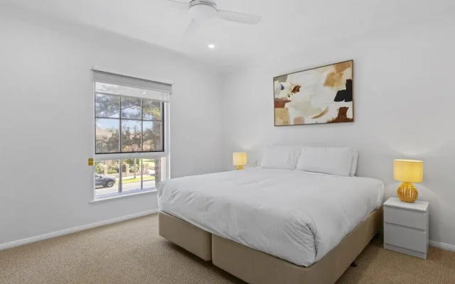 Coastal 3-bed House With BBQ and Private Courtyard