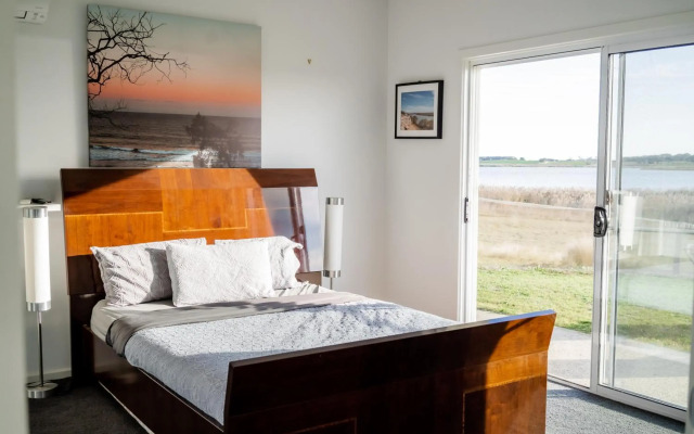 Coorong Island Retreat - Farm Stay at Pet Friendly Property