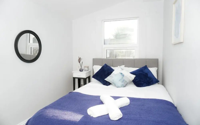 3 Bed-sleeps 7-garden-parking-town Centre