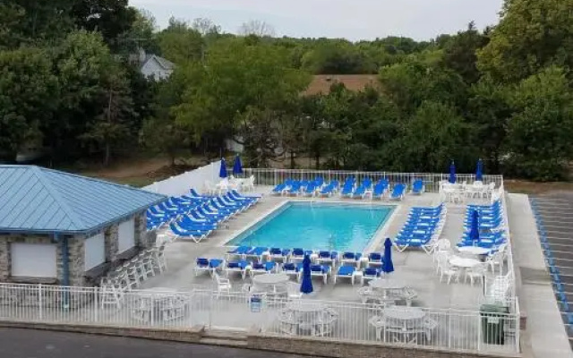 Put-in-Bay Poolview Condo #5