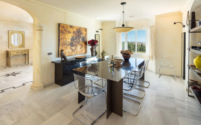 Large Luxury Family Villa 500m From Beach