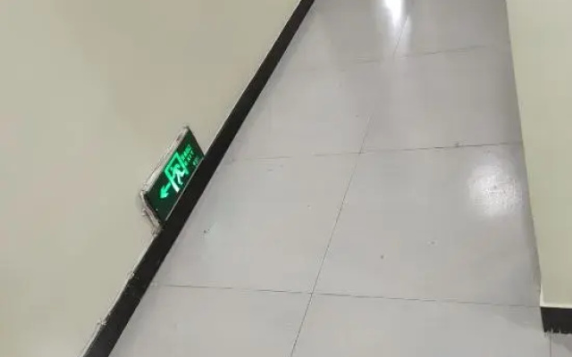Yilong Jiajia Business Hotel