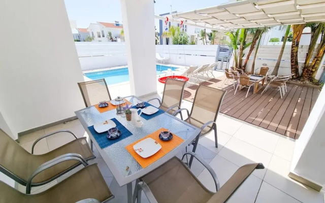 Private Pool Villa Next to the Beach