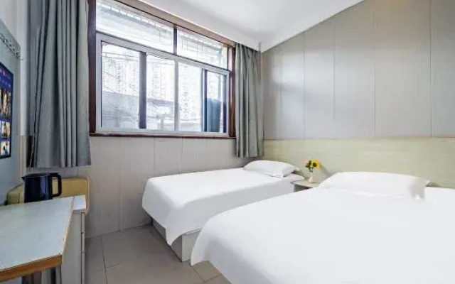 Yalan Hostel