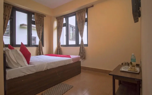 Hotel Golden Shangrila By OYO Rooms