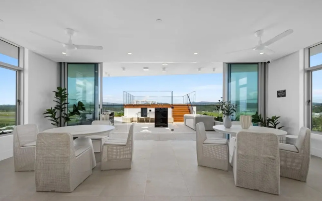 Bilinga Beachfront Luxury at Lana