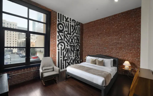 Tuck Hotel