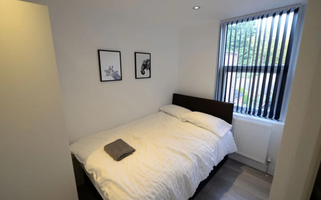 Contemporary Holiday Home in Coventry Near Fargo Village
