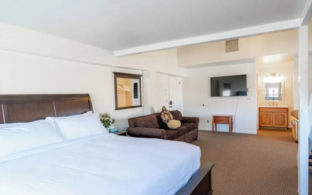 Road Creek Inn