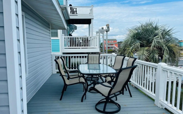 Intents & Porpoises 3 Bedroom Home