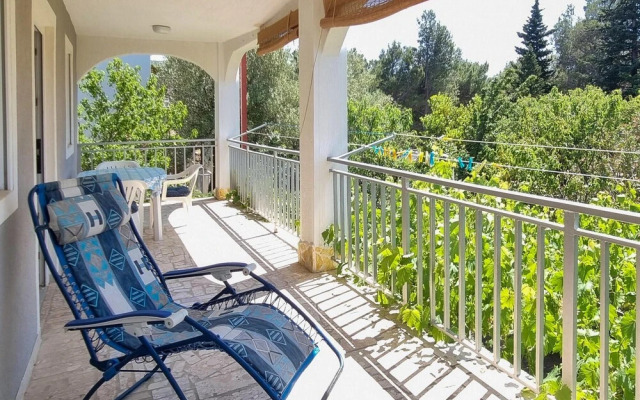 Awesome Apartment in Jasenice With Wifi and 2 Bedrooms