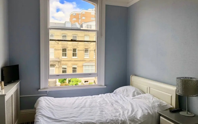 2 Bedroom Flat Next To Hove Seafront