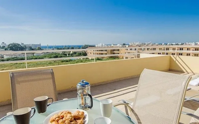 Oceanview Luxury Apartment 064