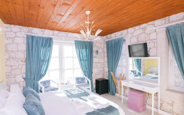 Begonvil Butik Otel by Aliki Alacati