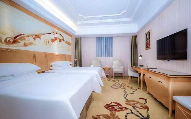 Vienna International Hotel (Wuhan East Railway Station Huanglongshan Metro Station)