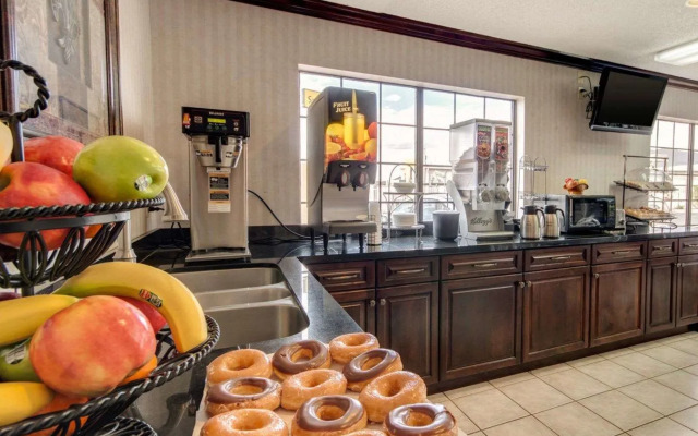 Econo Lodge Inn & Suites El Paso West