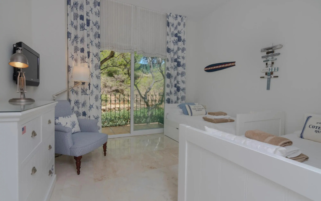 18166 - Superb Front Line Location - Heated Pool