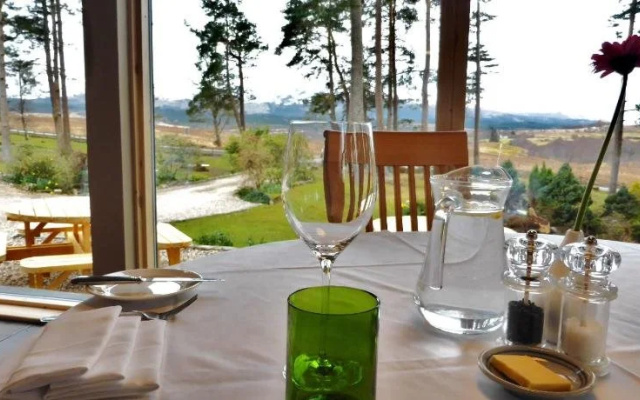 Old Pines Hotel And Restaurant