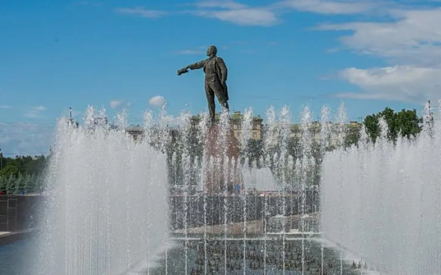 S Vidom na Moskovsky Prospekt