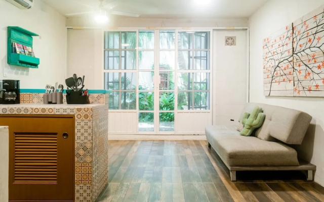 Modern & Sexy Downtown Studio