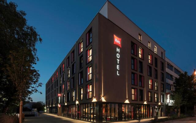 Отель Ibis Muenchen City Ost Мюнхен вид на фасад