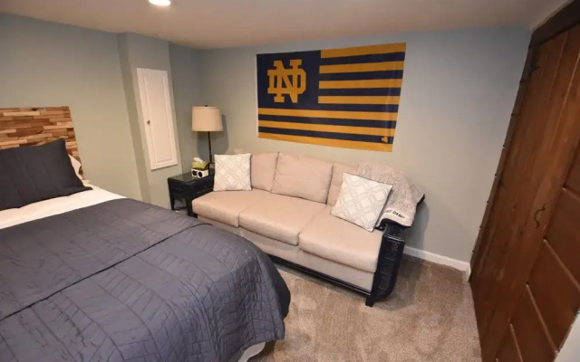 Modern Notre Dame Get Away 1614