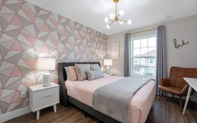 Beautiful 4BR Home w/ Modern Design