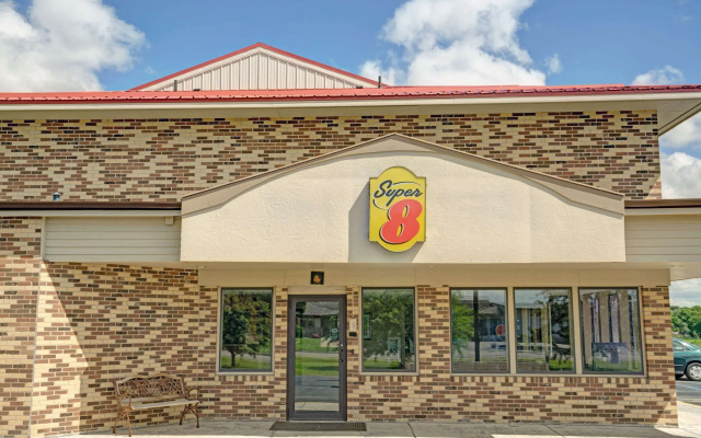 Super 8 by Wyndham Melrose