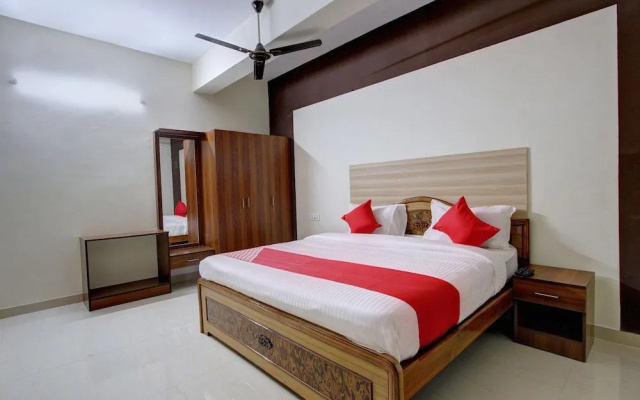 Oyo 44203 Sri Manis Residency