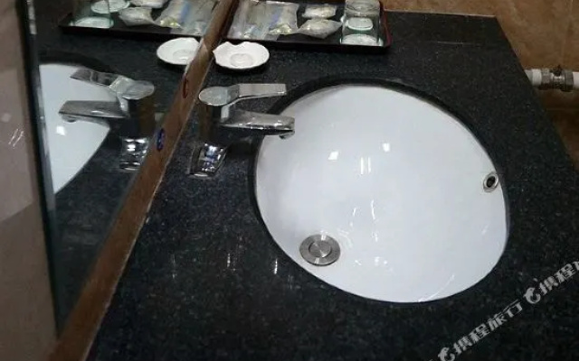 Longyuan Business Hotel Yichuan