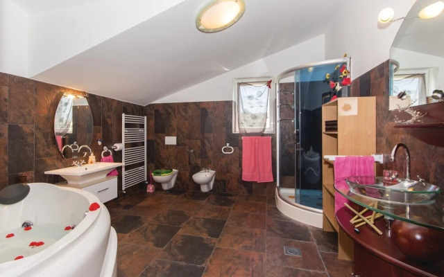 Beautiful Home in Pula With Wifi and 5 Bedrooms