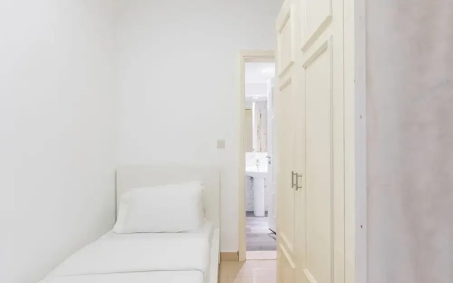 Luxury Spacious Condo in the Iconic Park Towers