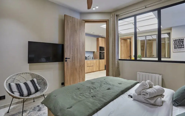 Exceptional Apartment Near Montmartre 10 People