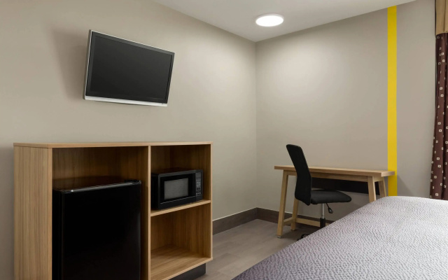 Super 8 by Wyndham Meadowlands