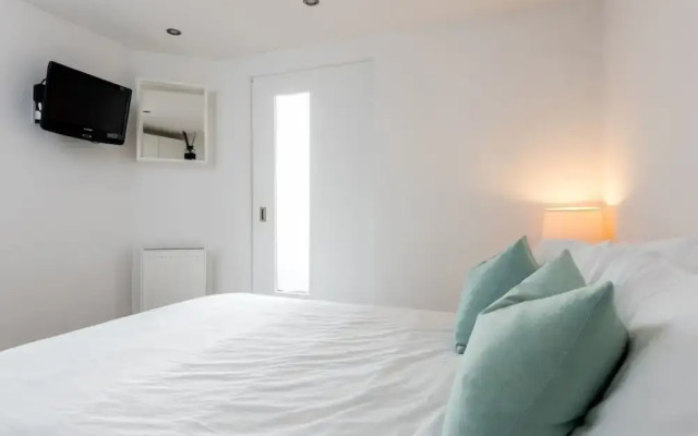 Immaculate 1-bed Apartment on Hove Seafront