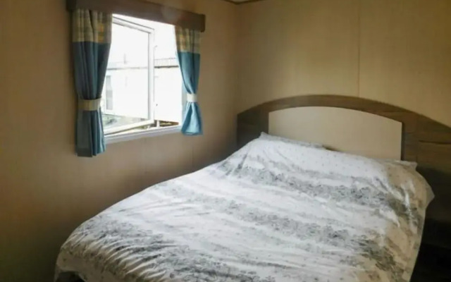 Lynch Lane Lodge - Relax in Weymouth