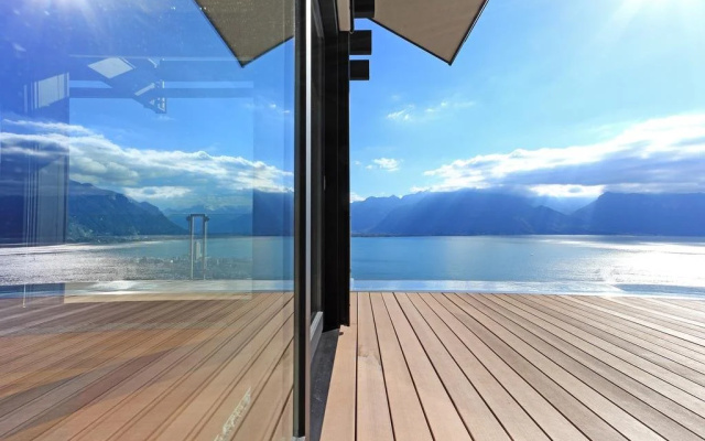 Montreux Deck