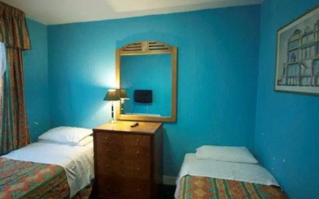 Camelot House Hotel