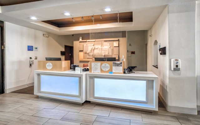 Holiday Inn Express Suites Beeville by IHG