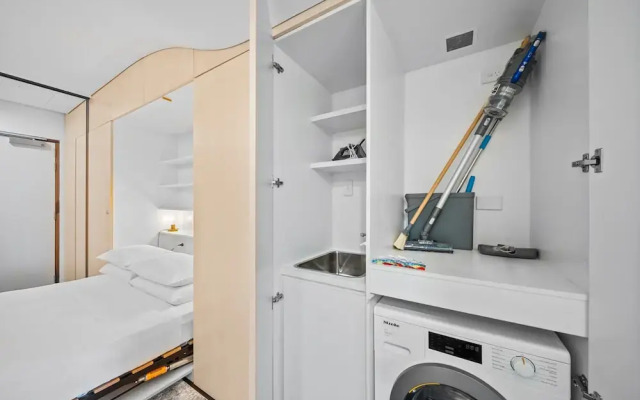 Stylish Studio in Acton With Stunning Water Views