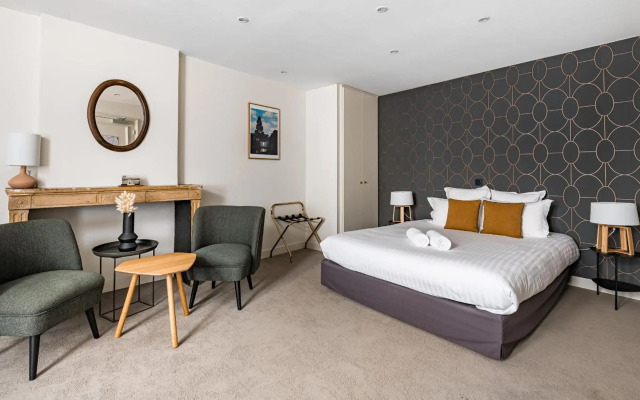 Le Phenix Hotel