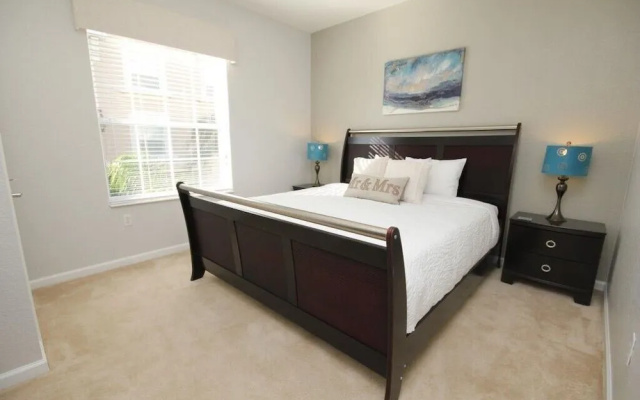 Lakeview Fantasy New! 3 Bedroom Condo by RedAwning
