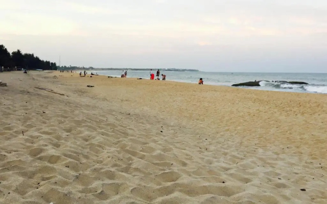 Sea Rock Beach Hotel