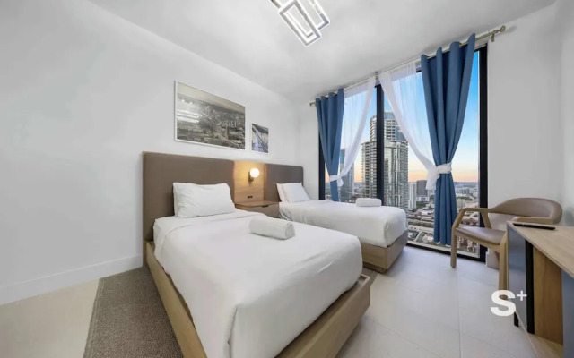 Chic 2BD Downtown Condo with Water Views