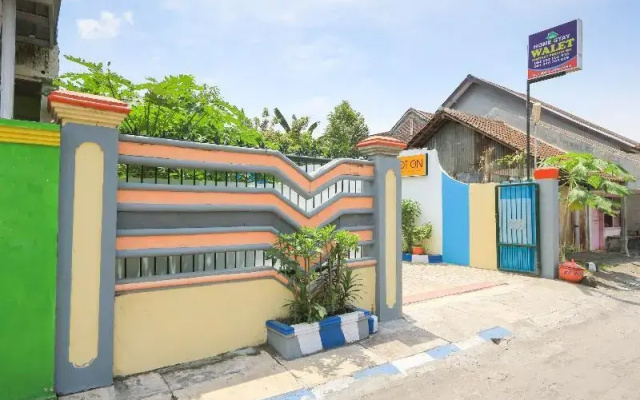 Spot On 2440 Wallet Family Residence Syariah