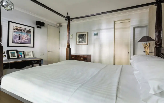 Holland Park Avenue VII by Onefinestay