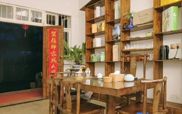 Yuyang Gengdu Jiangyuan Inn